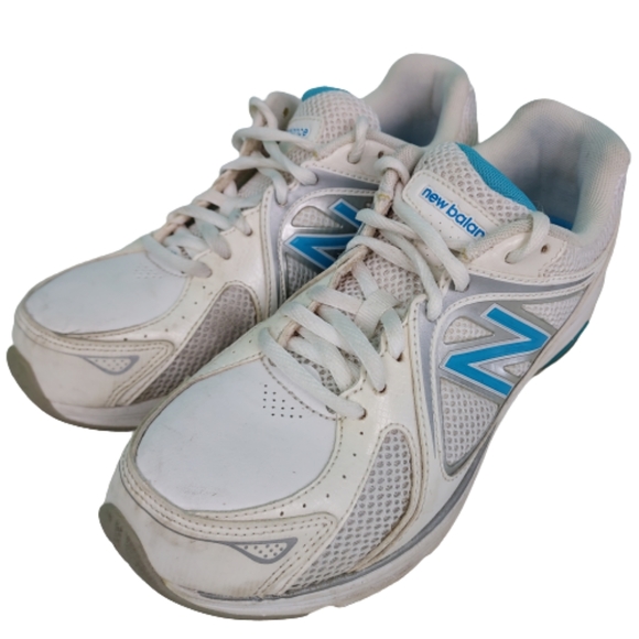 New Balance walking shoes, women's 6.5, white - Picture 2 of 9